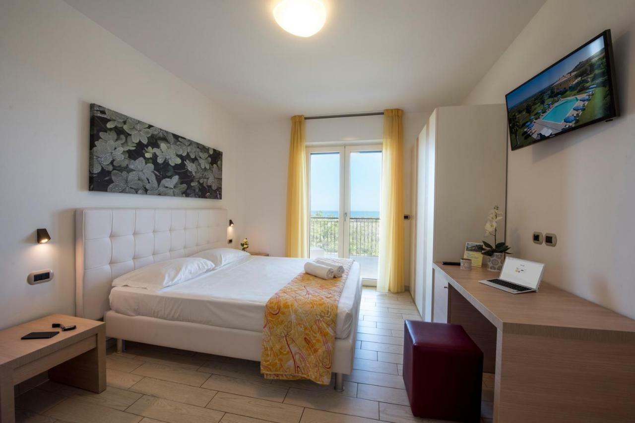 Bed and Breakfast Il Giardino Sul Mare Martinsicuro Exterior foto